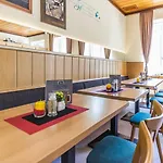 Altes Schulhaus מלון 2*
